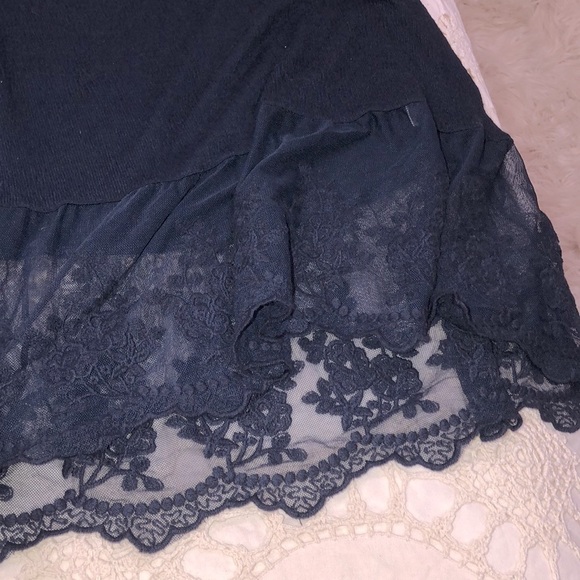 Umgee small sleeveless top with lace trim - Picture 6 of 6